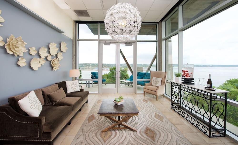 Resort & Lakeway