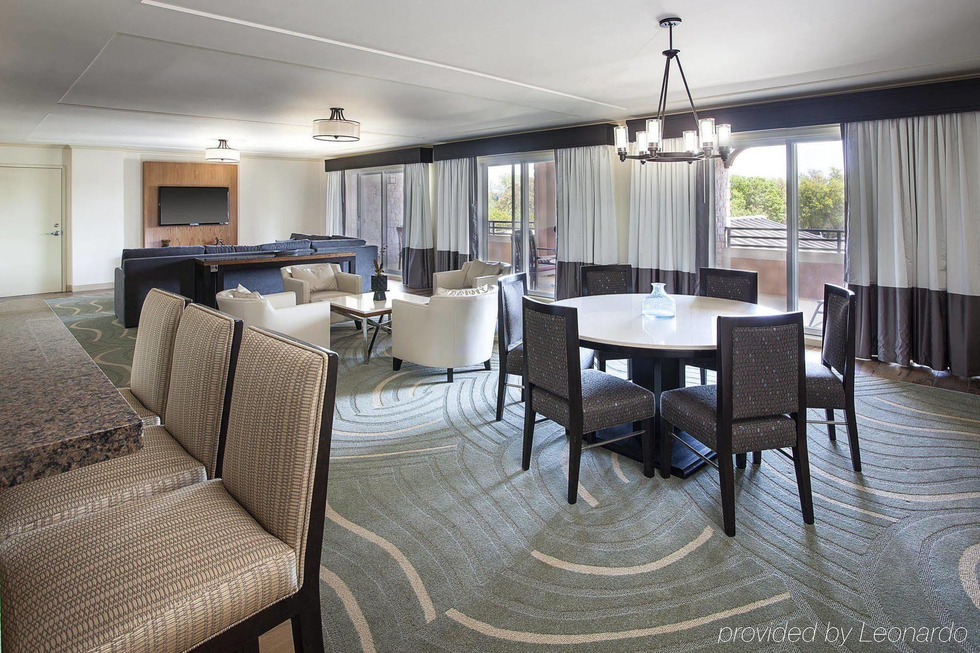 & Resort Lakeway