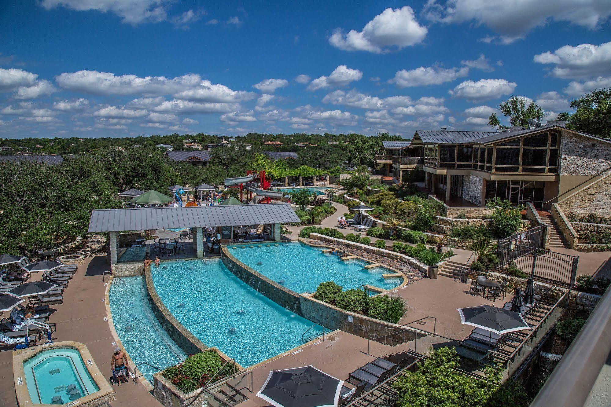 & 4* Lakeway