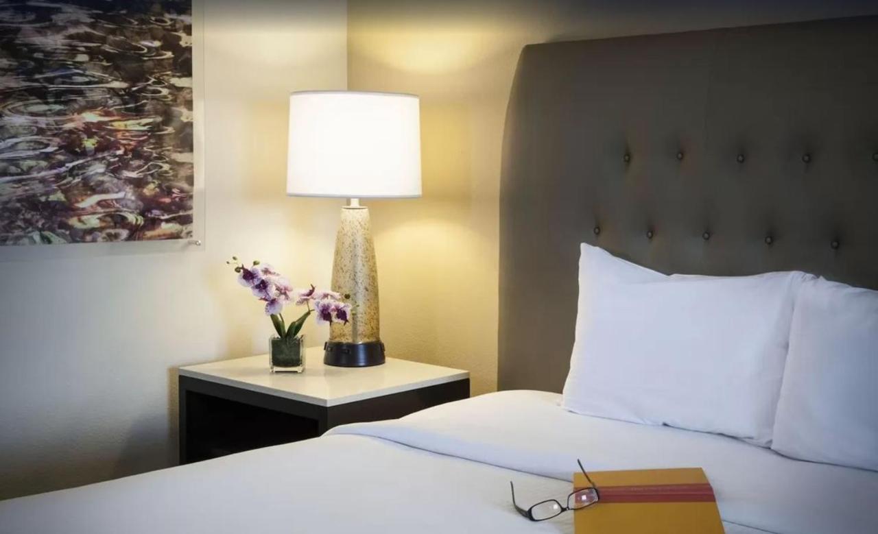 & Resort Lakeway